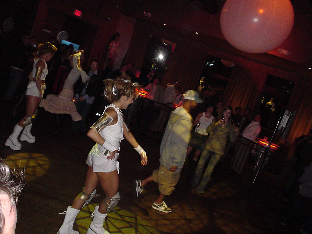 mad_xboxlivelaunchparty-inside_001.jpg mad_xboxlivelaunchparty-inside_001.jpg