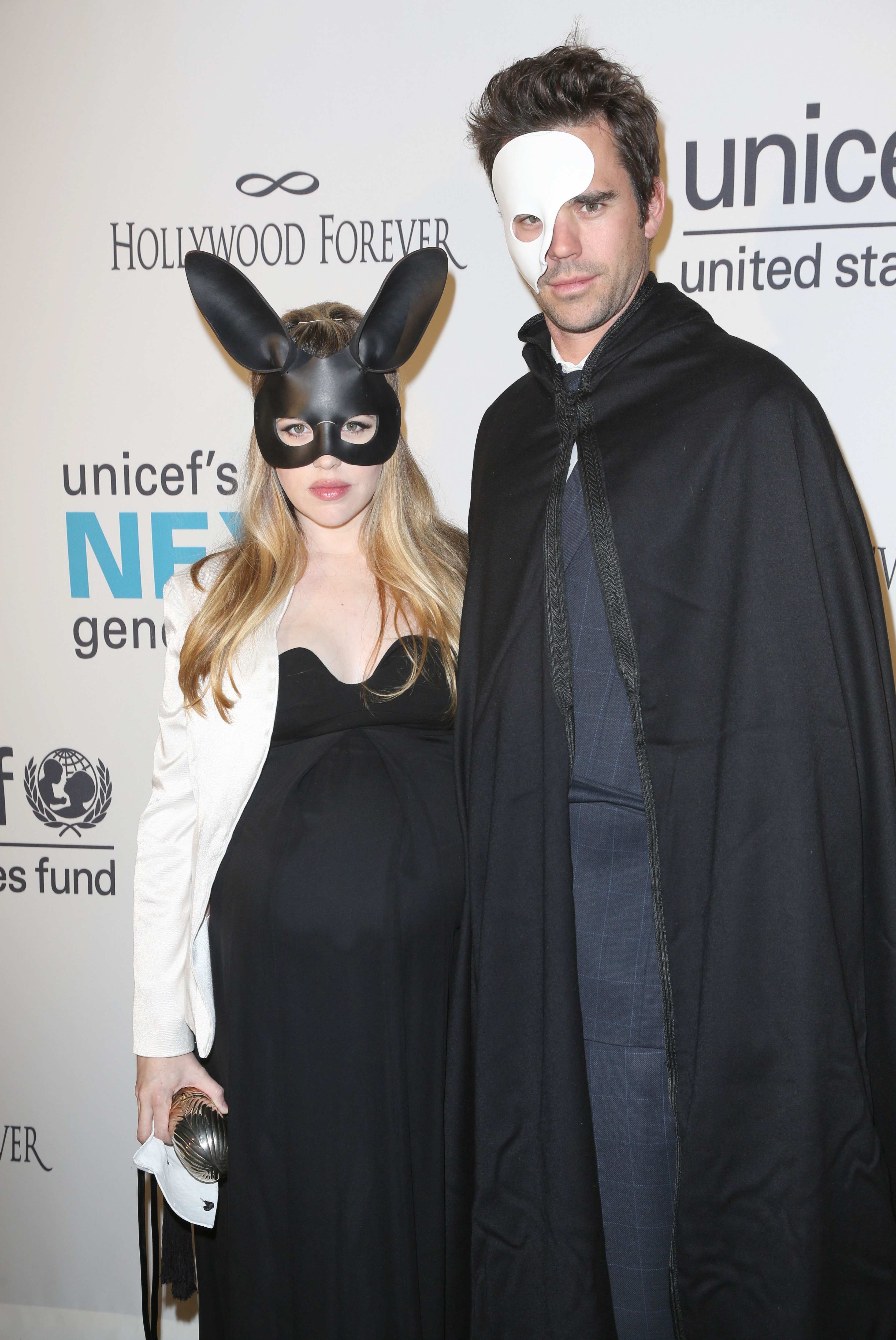 mad_unicefmasqueradeball-arrivals_040.jpg mad_unicefmasqueradeball-arrivals_040.jpg