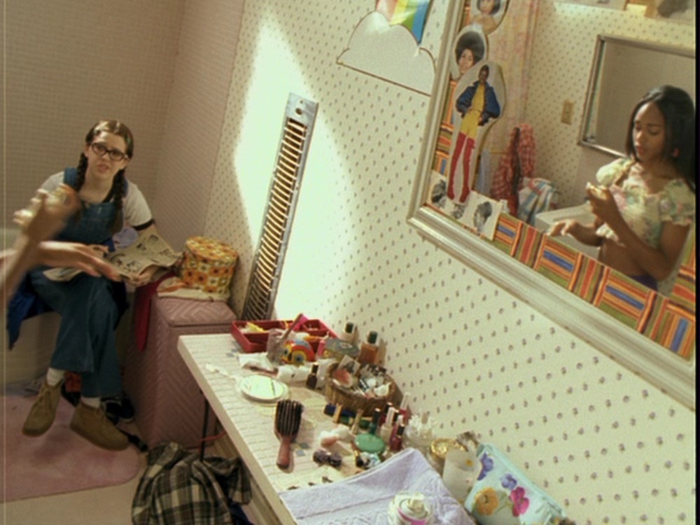 mad_thesecretlifeofgirls_0706.jpg mad_thesecretlifeofgirls_0706.jpg