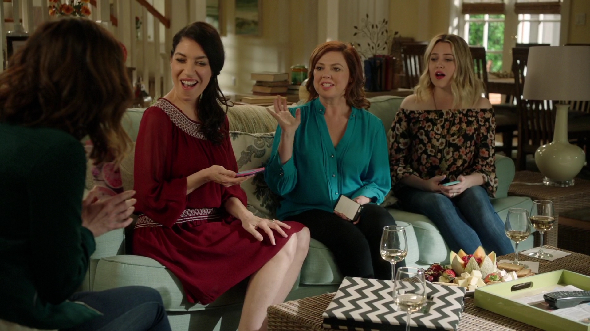 mad_220lifeinpieces_108.jpg mad_220lifeinpieces_108.jpg
