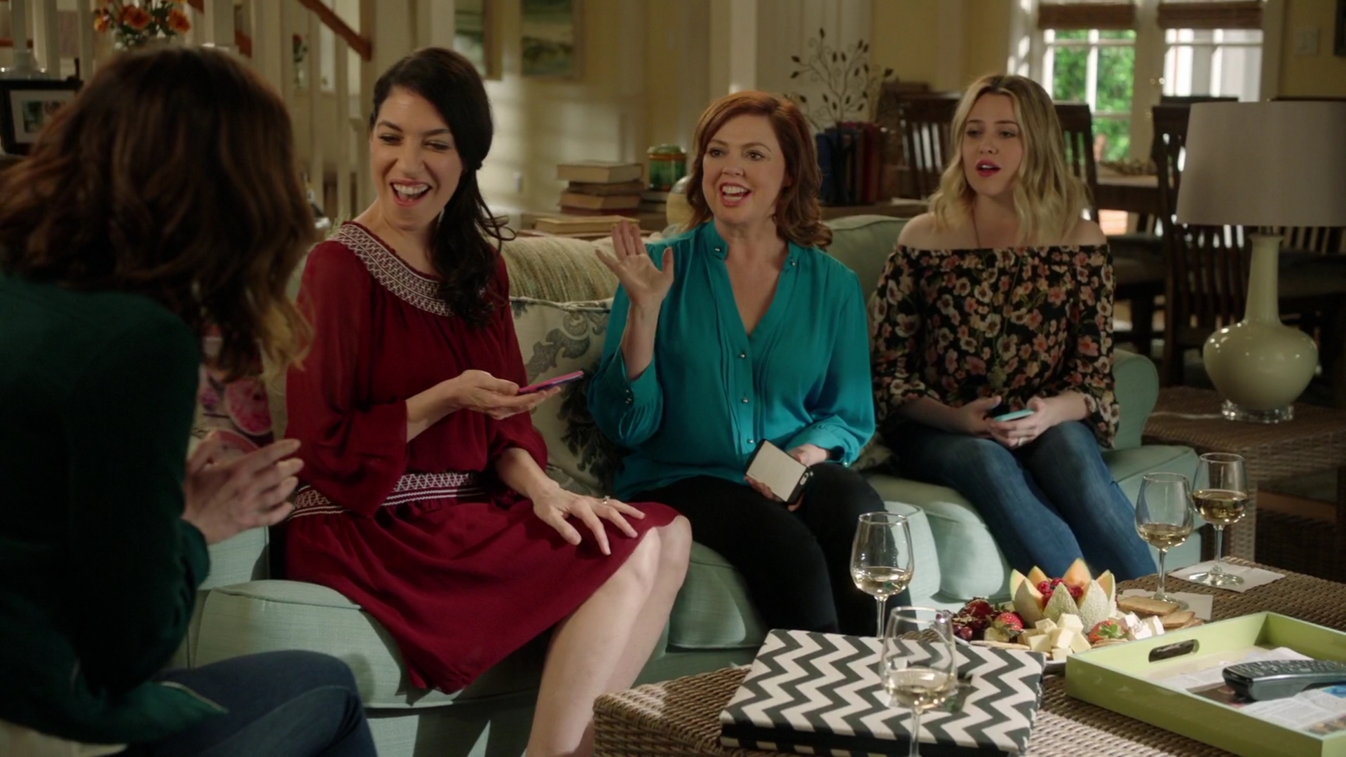 mad_220lifeinpieces_109.jpg mad_220lifeinpieces_109.jpg