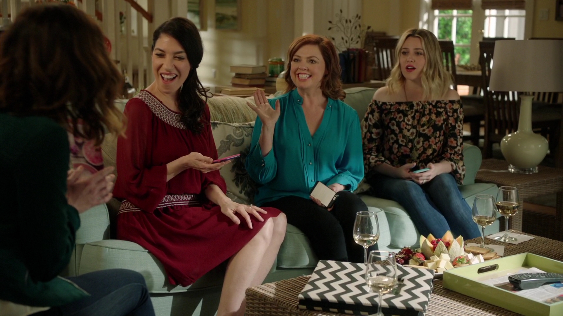 mad_220lifeinpieces_110.jpg