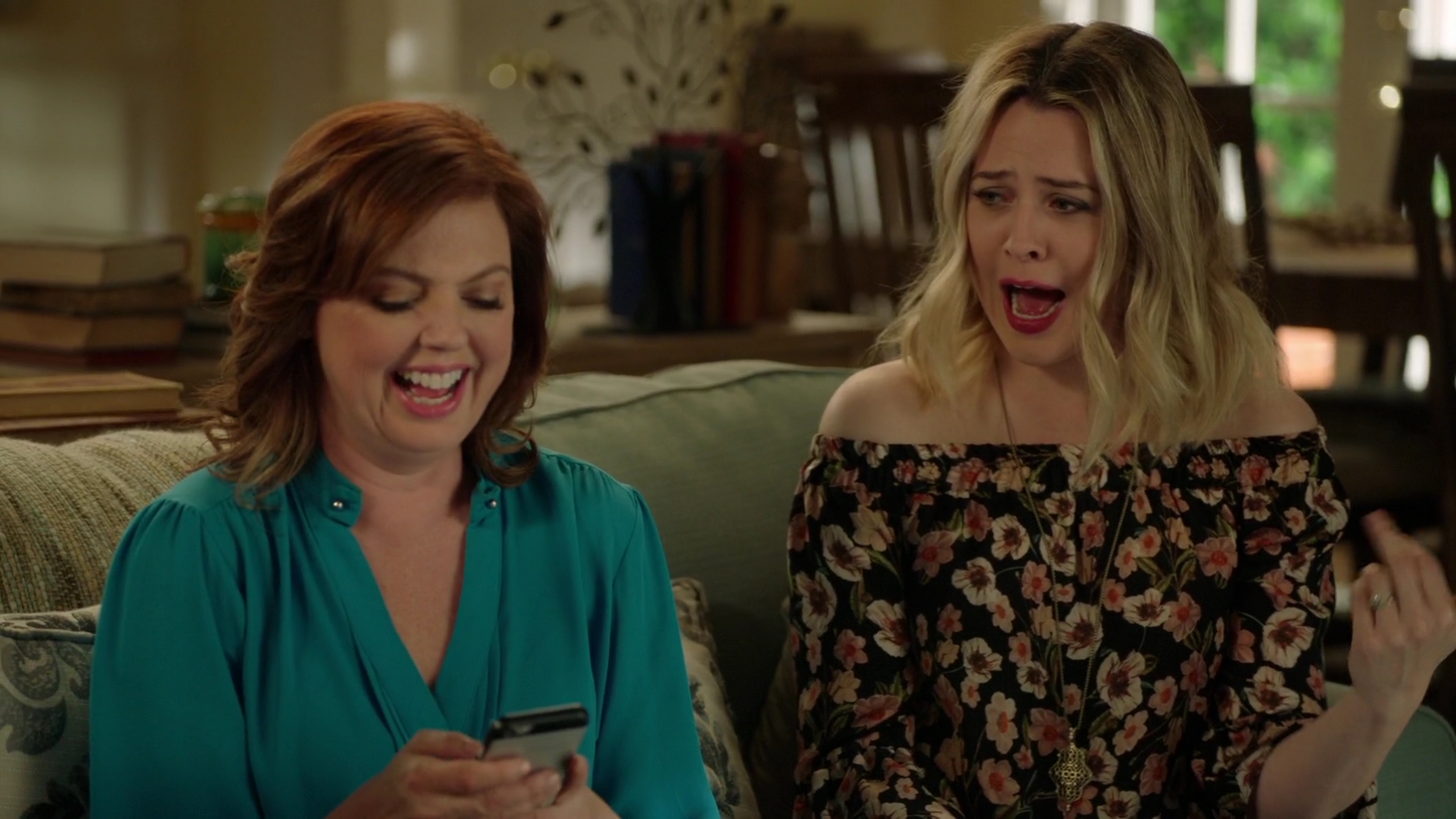 mad_220lifeinpieces_140.jpg